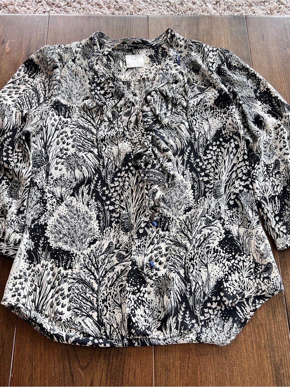 Anthropologie HD in Paris Black and White Botanical Ruffle Button-Down-size 6